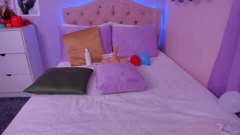 curvy_girl_ @ myfreecams on 20231102