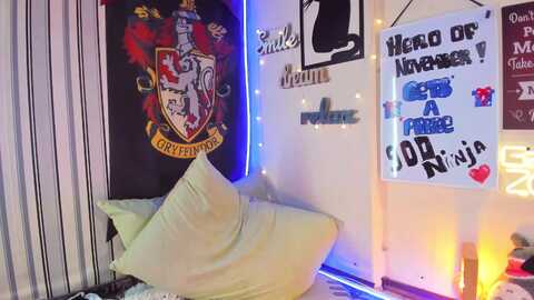 lil_nika @ myfreecams on 20231103