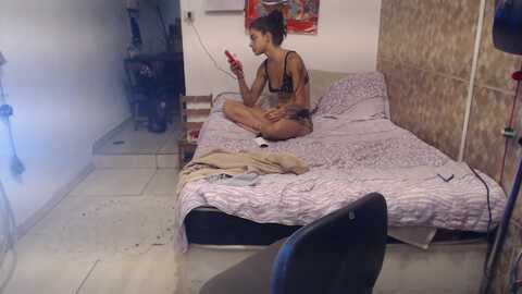 lauraflor @ myfreecams on 20231104