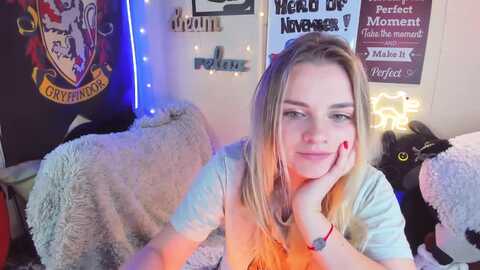 lil_nika @ myfreecams on 20231104