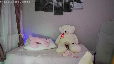 rileyreid_18 @ myfreecams on 20231104