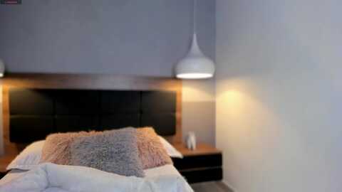 annie_latin @ myfreecams on 20231105