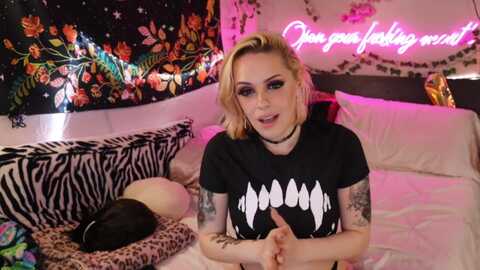 larissalarson @ myfreecams on 20231105