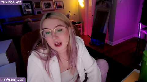 mollysnacks @ myfreecams on 20231105