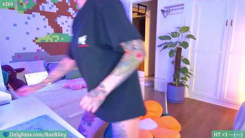 raeriley @ myfreecams on 20231105