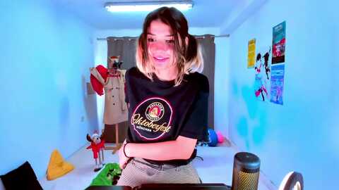 agostinha_red @ myfreecams on 20231106