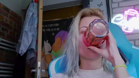 karoline121 @ myfreecams on 20231106