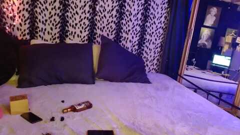 littlemisszee @ myfreecams on 20231106