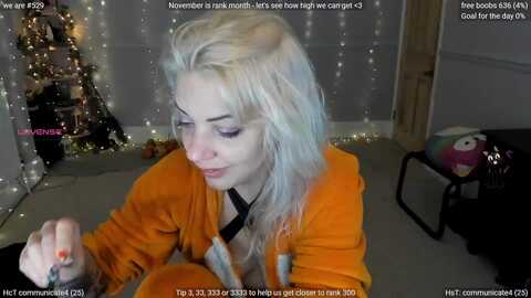 lunawolfie @ myfreecams on 20231106