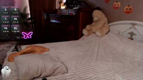 oliviatilbury @ myfreecams on 20231106