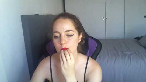 zefyra1 @ myfreecams on 20231106