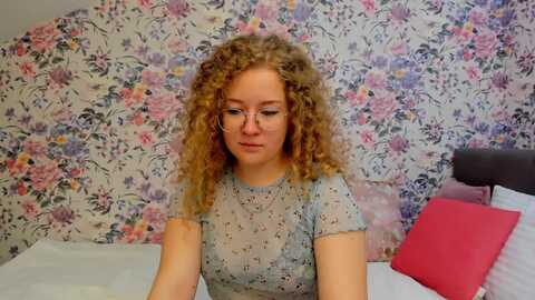 curlyloverr @ myfreecams on 20231107