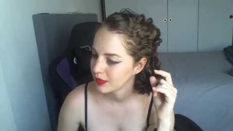 zefyra1 @ myfreecams on 20231107