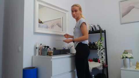 hrystina_ @ myfreecams on 20231108