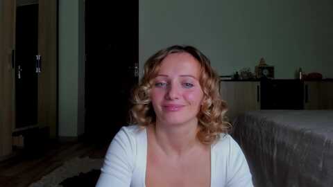 katbirdie_x @ myfreecams on 20231108