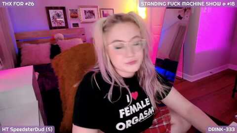 mollysnacks @ myfreecams on 20231108