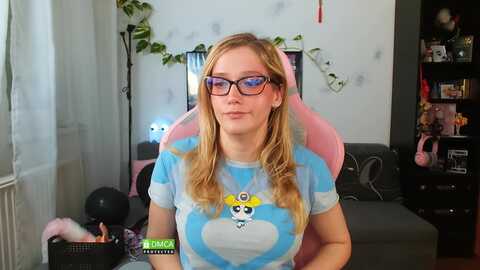 monicmoon18 @ myfreecams on 20231108