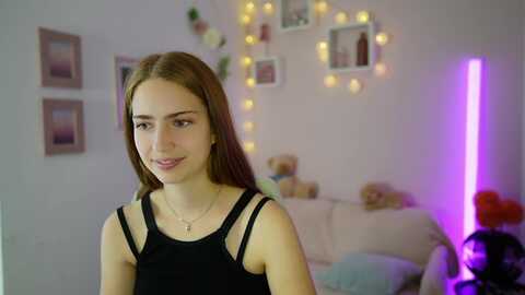 naomi_woods18 @ myfreecams on 20231108