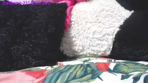 roxana_06 @ myfreecams on 20231108