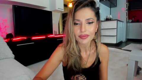 smileytinaa @ myfreecams on 20231108