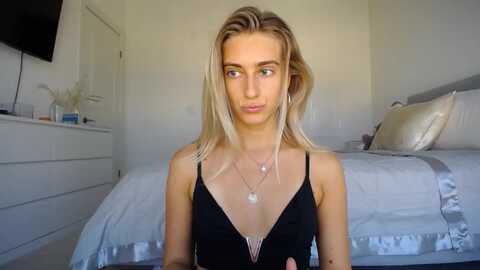 vodka_queen @ myfreecams on 20231108