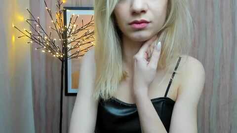 anitaart @ myfreecams on 20231110