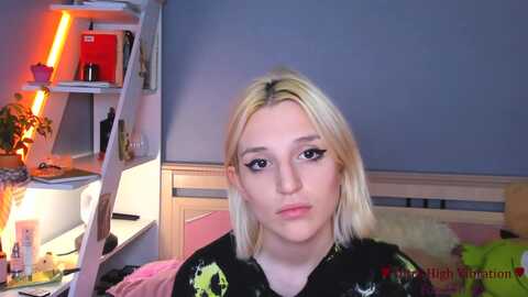 lunatale @ myfreecams on 20231110