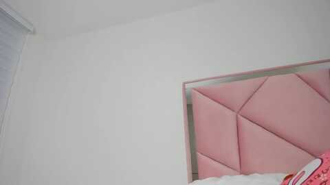 cherrycute666 @ myfreecams on 20231112