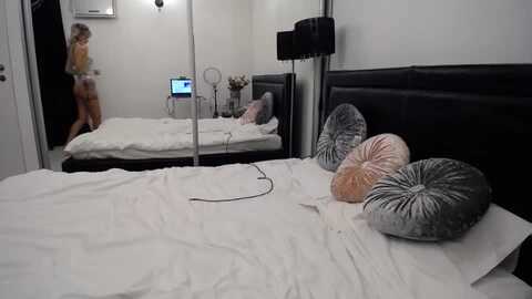 klara_team @ myfreecams on 20231113