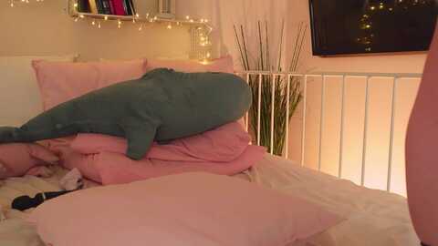 neonshine @ myfreecams on 20231113