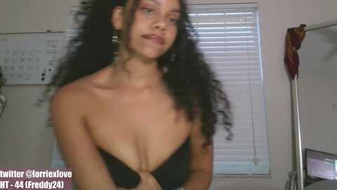 venus_x @ myfreecams on 20231113