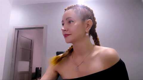 xeniamilf @ myfreecams on 20231113