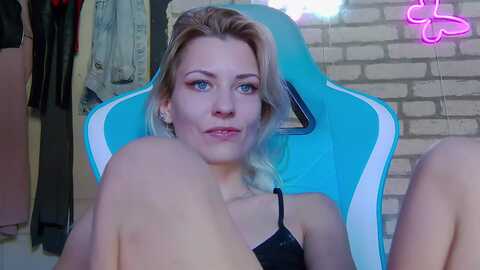 karoline121 @ myfreecams on 20231114