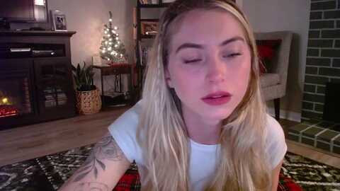 lovelyemilia @ myfreecams on 20231114