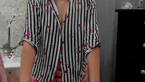 starvanessa1 @ myfreecams on 20231114