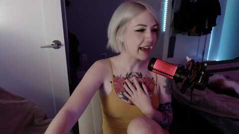 cuteholly @ myfreecams on 20231117