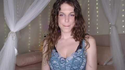 emilysworld @ myfreecams on 20231117