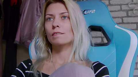 karoline121 @ myfreecams on 20231117