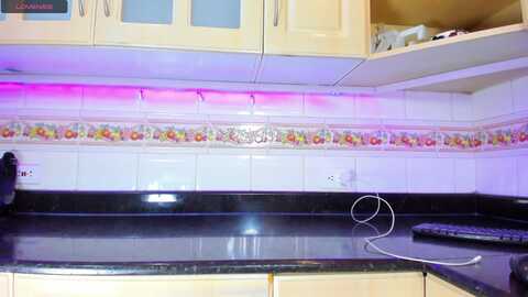 kloeass @ myfreecams on 20231117