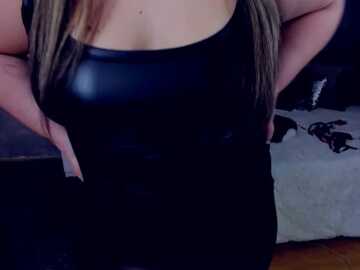 misshellen @ myfreecams on 20231117