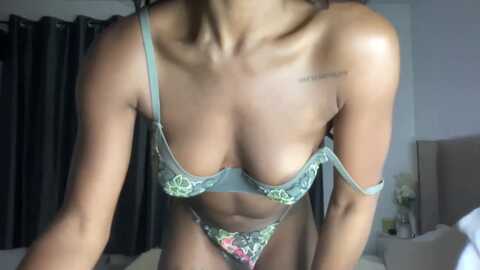 sweetxebony1 @ myfreecams on 20231117