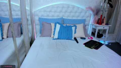 vixen_doll @ myfreecams on 20231117