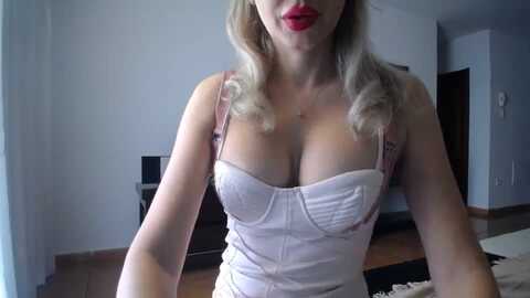 klara_team @ myfreecams on 20231119