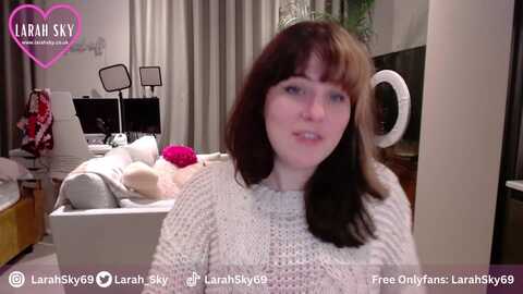 larah_sky @ myfreecams on 20231119
