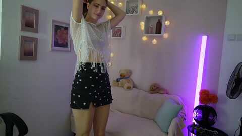 naomi_woods18 @ myfreecams on 20231119