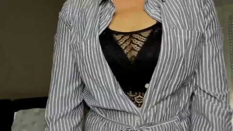 starvanessa1 @ myfreecams on 20231119