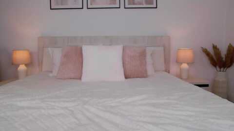 lilyroselyn @ myfreecams on 20231120