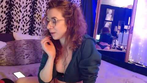 littlemisszee @ myfreecams on 20231120