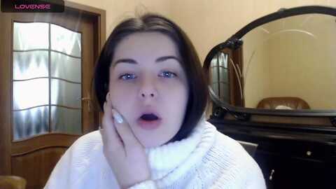 miriam_mills @ myfreecams on 20231120