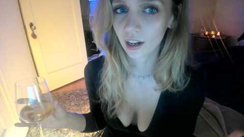 muffinmoon @ myfreecams on 20231120